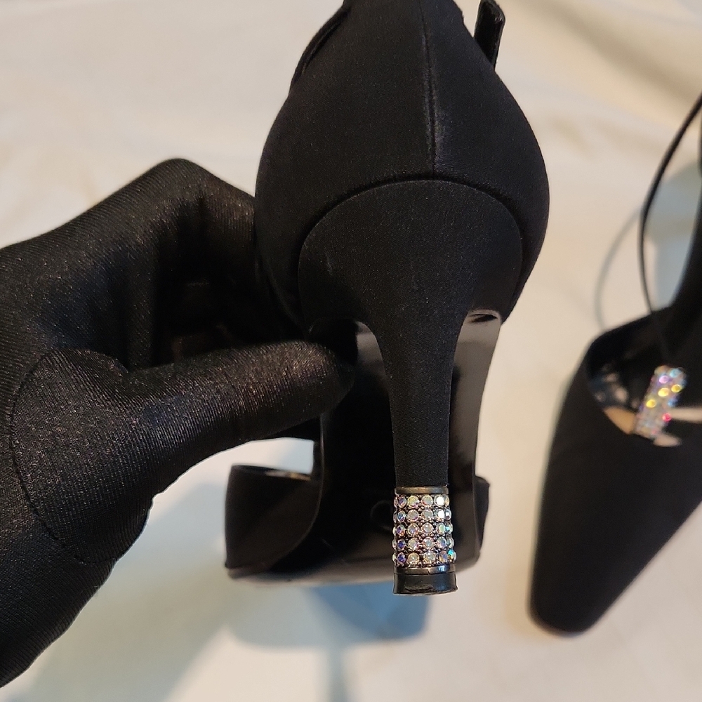 St. John Black Pointed Toe Ankle-Strap Heels with Crystal T-Bar Heels Sz 8 - Picture 3 of 8